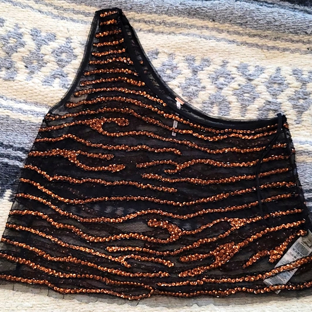 One shoulder top
